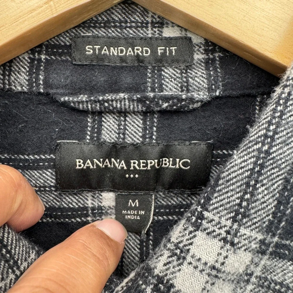Banana Republic Standard Fit Flannel Button Shirt Mens M Black Plaid Casual